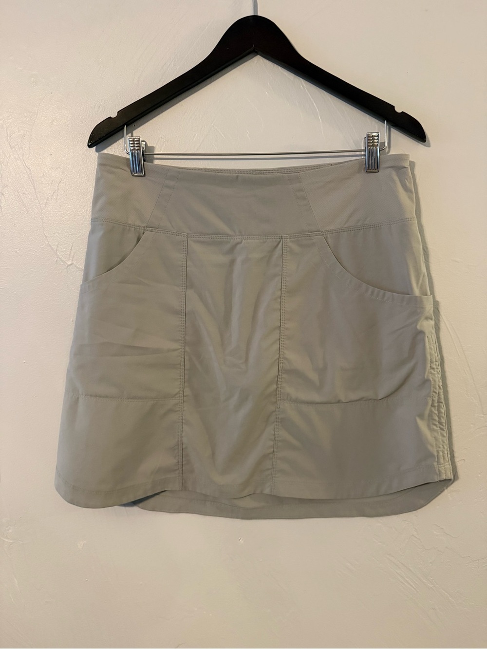 Patagonia Fleetwith Skort Women’s Medium Gray Hiking Travel Athletic Skirt 82151